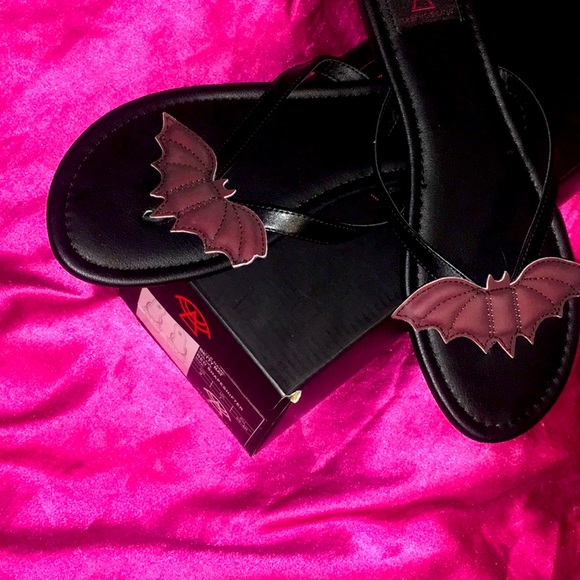 Batty Sandals โจ๐น๐ฆ - Picture 3 of 3